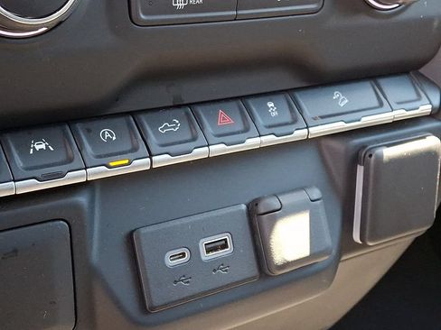 Used 2022 Chevrolet Silverado 1500 Custom Trail Boss AWD/4WD image 22