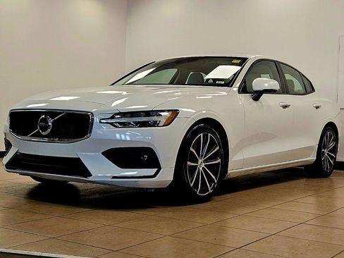 Used 2021 Volvo S60 T5 Momentum w/ Climate Package image 3