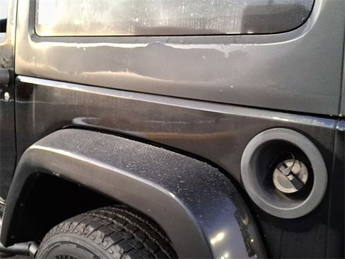 Used 2016 Jeep Wrangler Sahara image 11