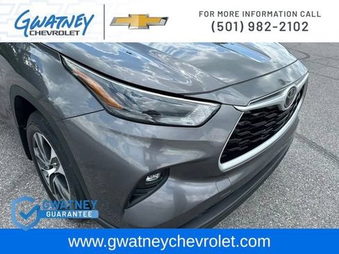 Used 2022 Toyota Highlander XLE AWD/4WD image 13