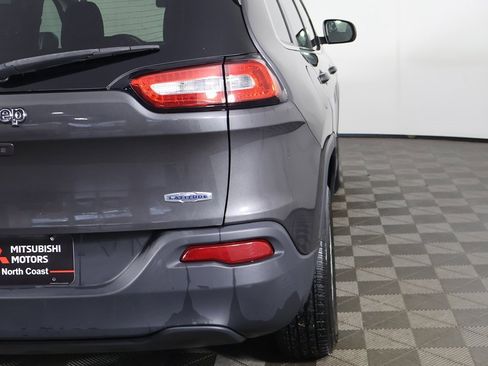 Used 2016 Jeep Cherokee Latitude w/ Cold Weather Group image 13