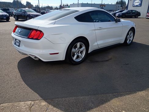 Used 2016 Ford Mustang Coupe image 7