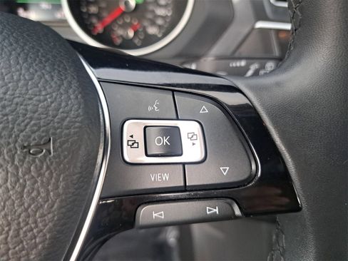 Used 2020 Volkswagen Tiguan SE image 20