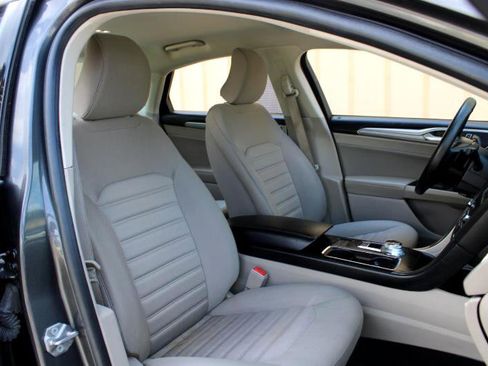 Used 2019 Ford Fusion SE image 11