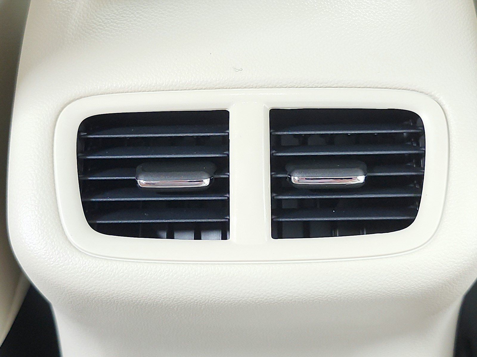 Used 2023 Buick Envision Essence w/ Technology Package I FWD image 41