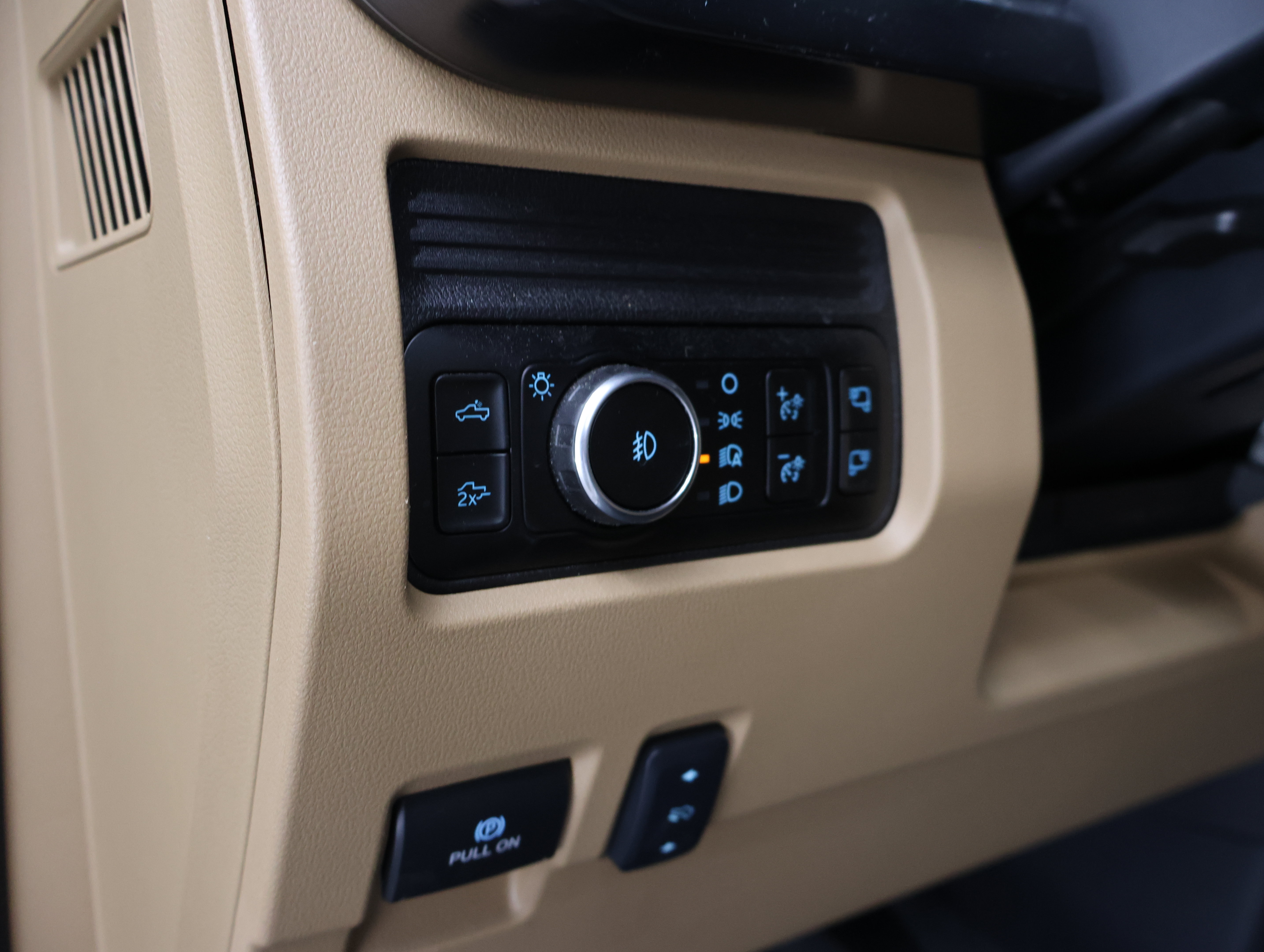 Used 2025 Ford F350 Lariat AWD/4WD image 48