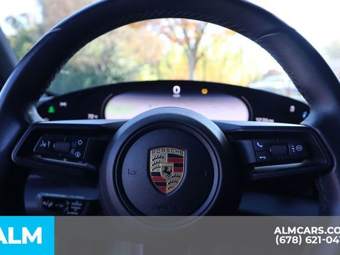 Used 2021 Porsche Taycan image 28