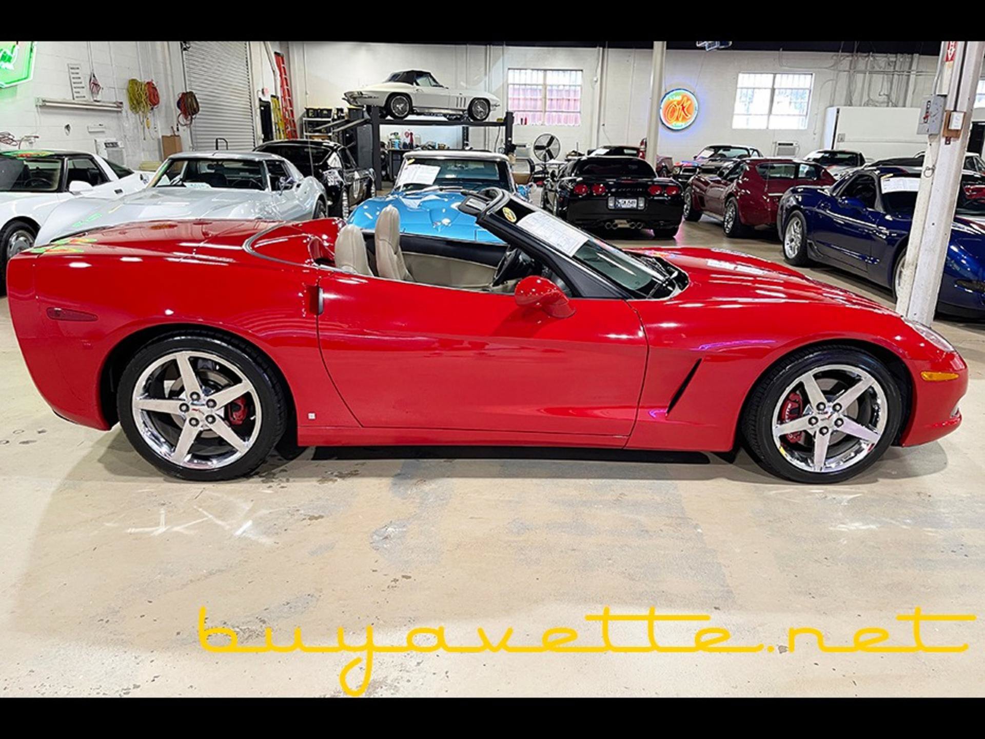 Used 2008 Chevrolet Corvette Convertible w/ Preferred Equipment Group RWD image 9