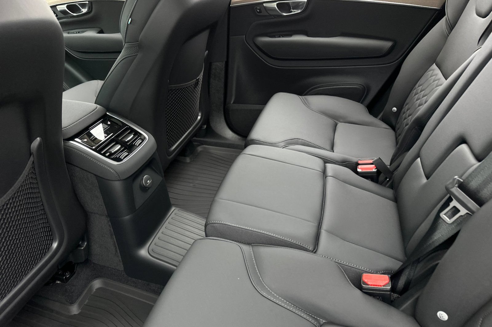 New 2025 Volvo XC90 T8 Plus w/ Protection Package Premier AWD/4WD image 12