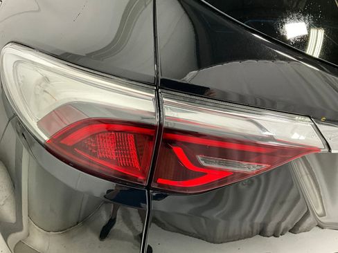 Used 2023 Buick Enclave Essence image 28