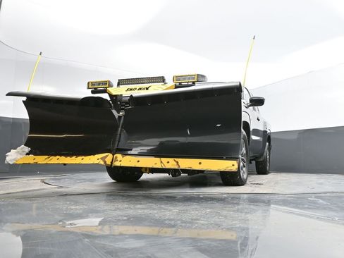 Used 2025 Nissan Frontier SV image 37