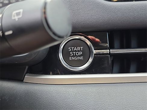 Used 2025 Mitsubishi Outlander SE image 29