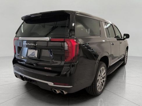 Used 2025 GMC Yukon XL Denali AWD/4WD image 18