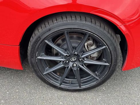 Used 2023 Toyota GR86 Premium w/ ALL Weather Mat Package (TMS) RWD image 10