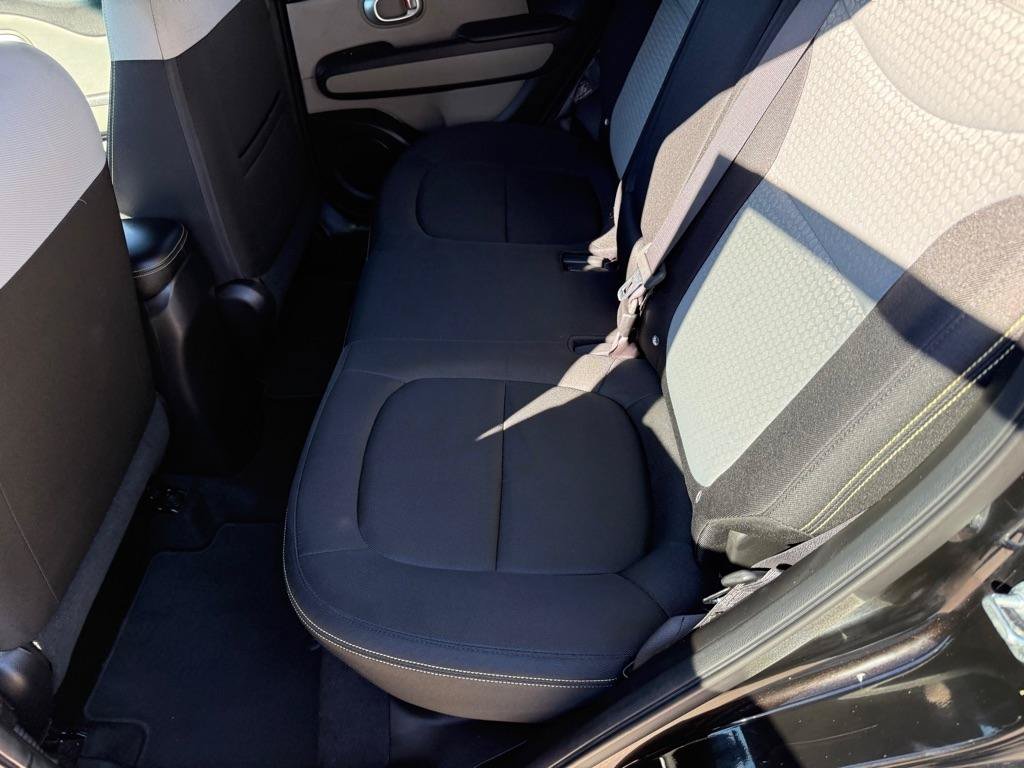 Used 2016 Kia Soul + FWD image 13