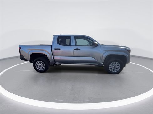 Used 2025 Toyota Tacoma SR image 9