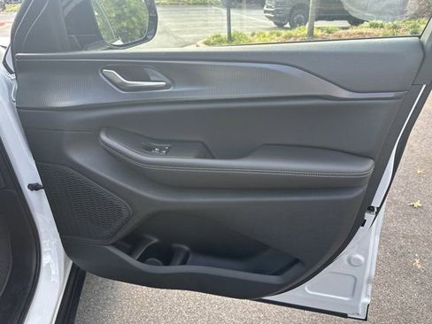 New 2025 Jeep Grand Cherokee L Altitude image 14