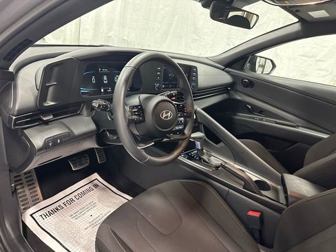 Used 2025 Hyundai Elantra Sport image 14