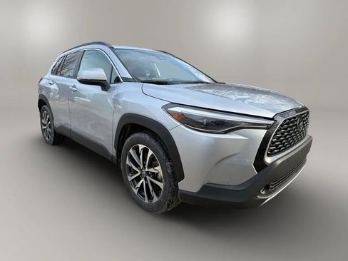Used 2022 Toyota Corolla Cross XLE image 12