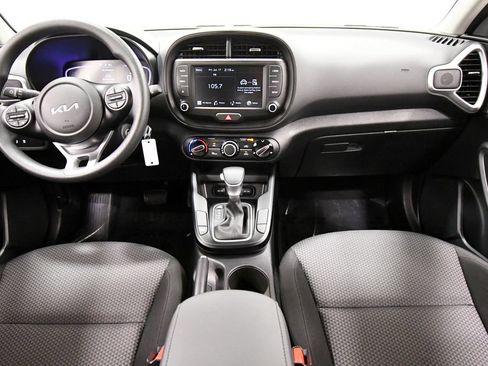 Certified 2025 Kia Soul LX w/ LX Technology Package FWD image 3