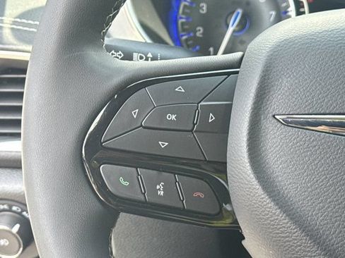 Certified 2026 Chrysler Pacifica Limited w/ S Appearance Package FWD image 27