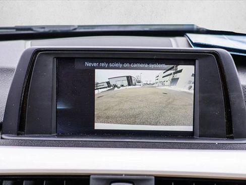 Used 2018 BMW 320i xDrive Sedan image 17