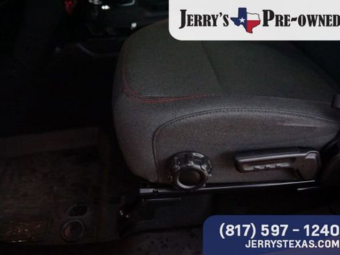 Used 2025 Jeep Gladiator Rubicon w/ Convenience Group AWD/4WD image 17