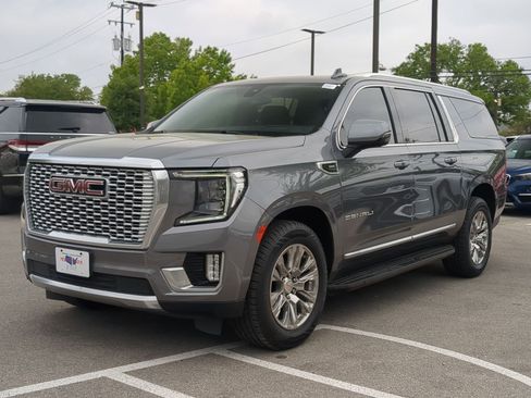 Used 2021 GMC Yukon XL Denali image 7