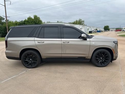 Used 2025 Cadillac Escalade Sport Platinum w/ LPO, Floor Liner Package AWD/4WD image 6
