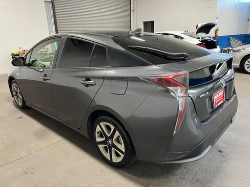Used 2016 Toyota Prius Three Touring FWD image 5