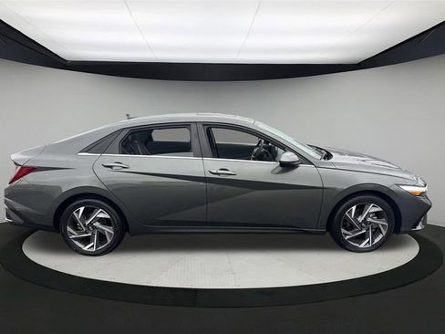 Certified 2024 Hyundai Elantra SEL w/ Convenience Package image 6