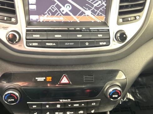 Used 2018 Hyundai Tucson Limited image 14