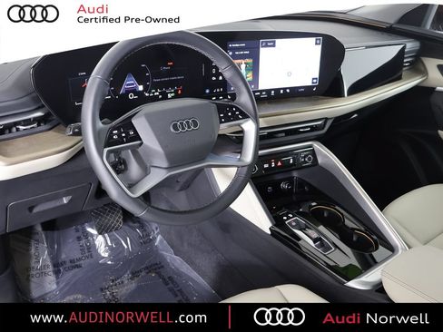 Certified 2025 Audi Q5 Premium AWD/4WD image 2
