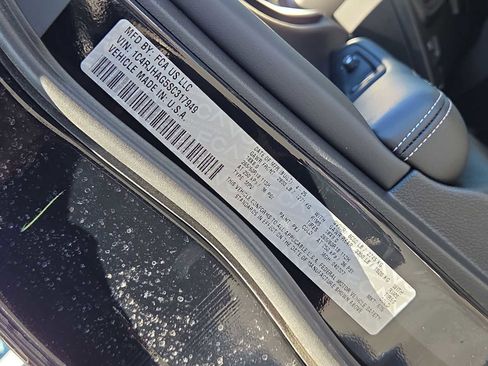 New 2025 Jeep Grand Cherokee Laredo X w/ Luxury Tech Group I image 36