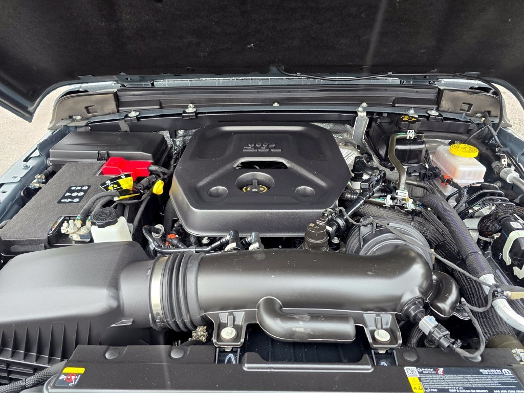Used 2025 Jeep Wrangler Sport AWD/4WD image 12