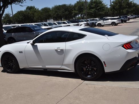 Used 2024 Ford Mustang GT RWD image 11