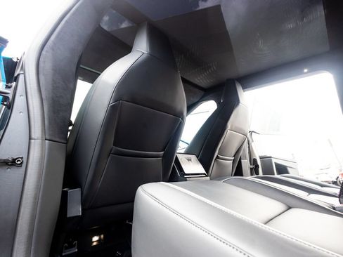 Used 2024 Tesla Cybertruck AWD Crew Cab image 42