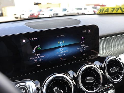 Used 2023 Mercedes-Benz GLB 250 GLB 250 image 42