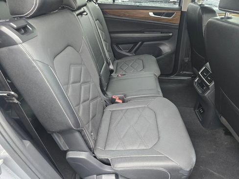 Used 2025 Volkswagen Atlas SE AWD/4WD image 26