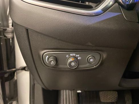 Used 2020 Chevrolet Equinox LT w/ Driver Convenience Package AWD/4WD image 17