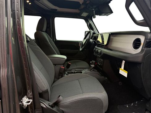 New 2025 Jeep Gladiator Sport image 15