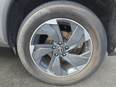 Used 2025 Nissan Rogue SV FWD image 31