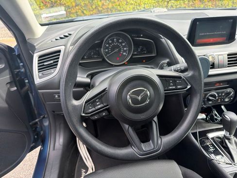 Used 2018 MAZDA MAZDA3 Sport FWD image 9