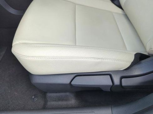 Certified 2025 Nissan Kicks SR FWD image 29