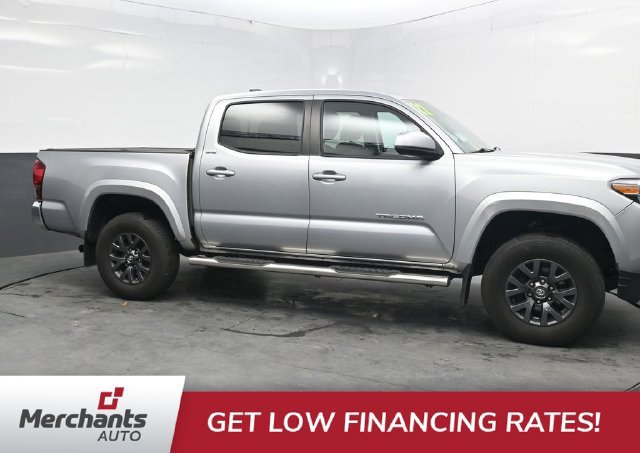 Used 2022 Toyota Tacoma SR5 AWD/4WD image 9