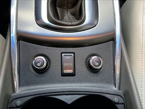 Used 2010 INFINITI G37 x w/ Premium Pkg image 15