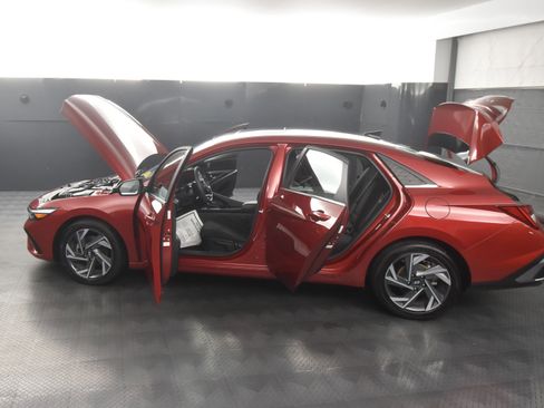 Used 2025 Hyundai Elantra SEL image 54