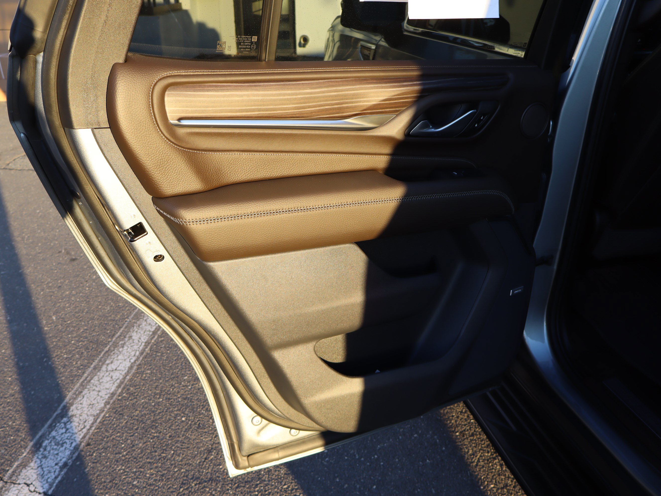 Used 2024 GMC Yukon Denali RWD image 30