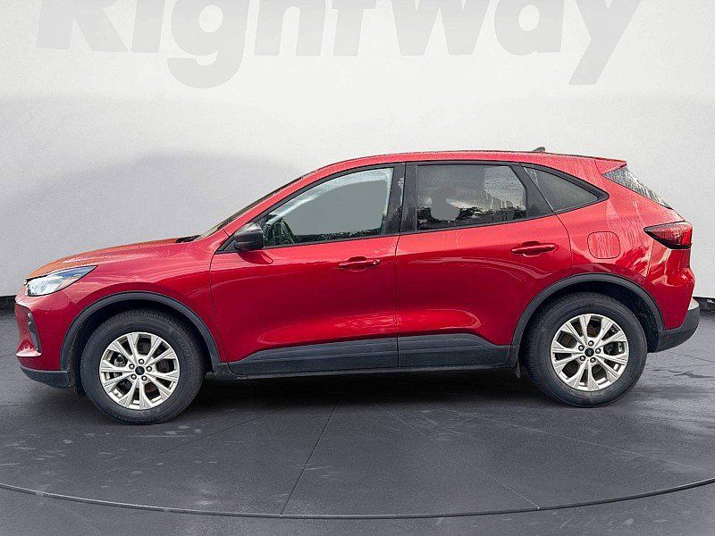 Used 2025 Ford Escape Active w/ Tech Pack #1 FWD image 2