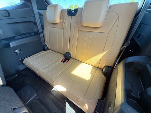 Used 2023 Volkswagen Tiguan SE R-Line FWD image 21
